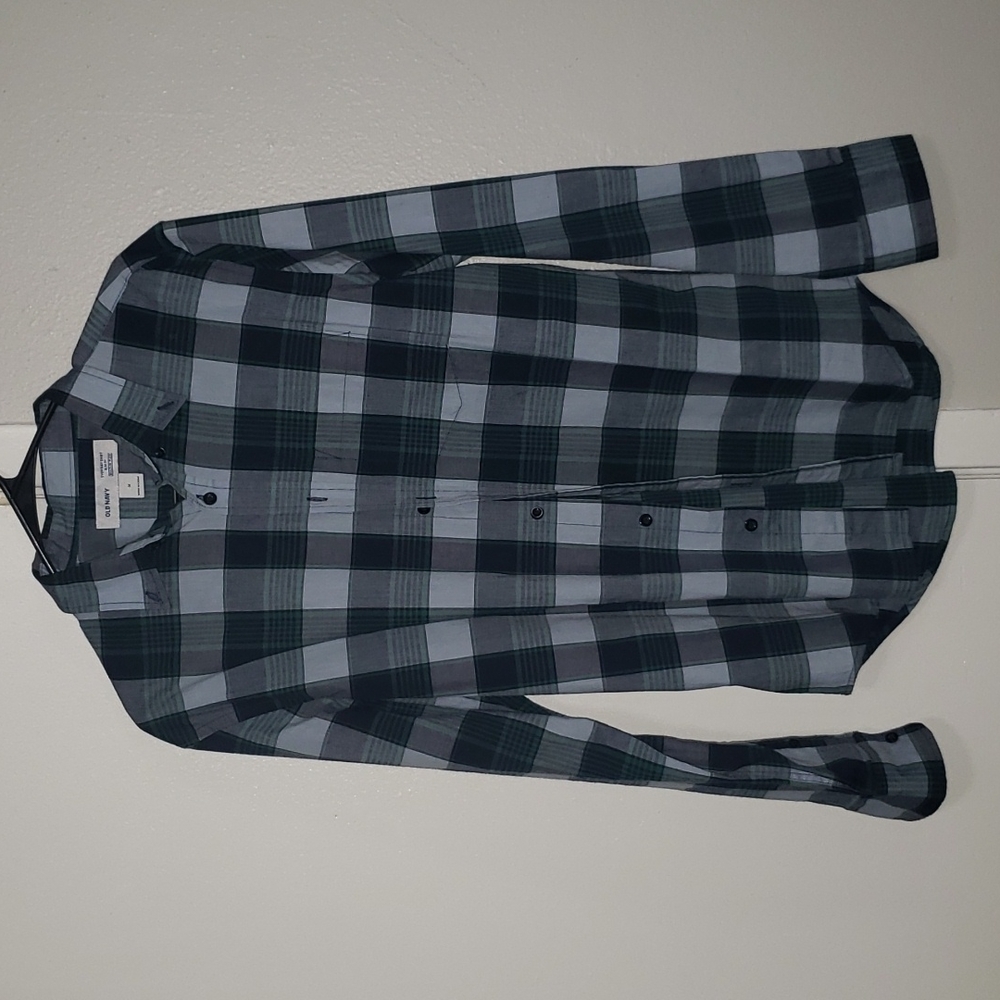 Men's Old Navy slim fit built in flex button down shirt